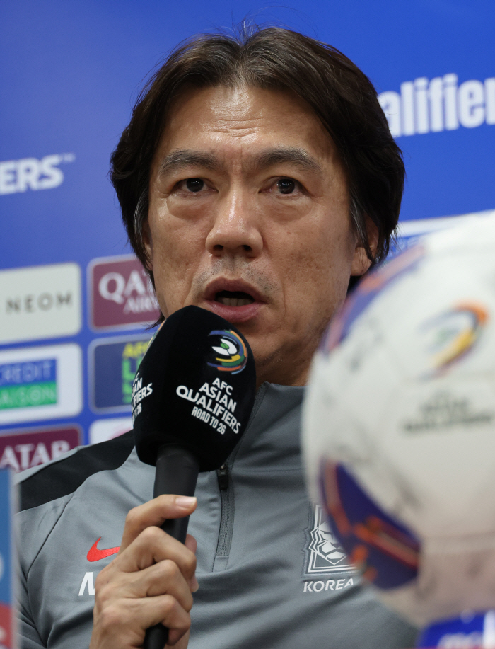 Coach Hong Myung-bo's smile'The most important game of the year, I'm happy to win'