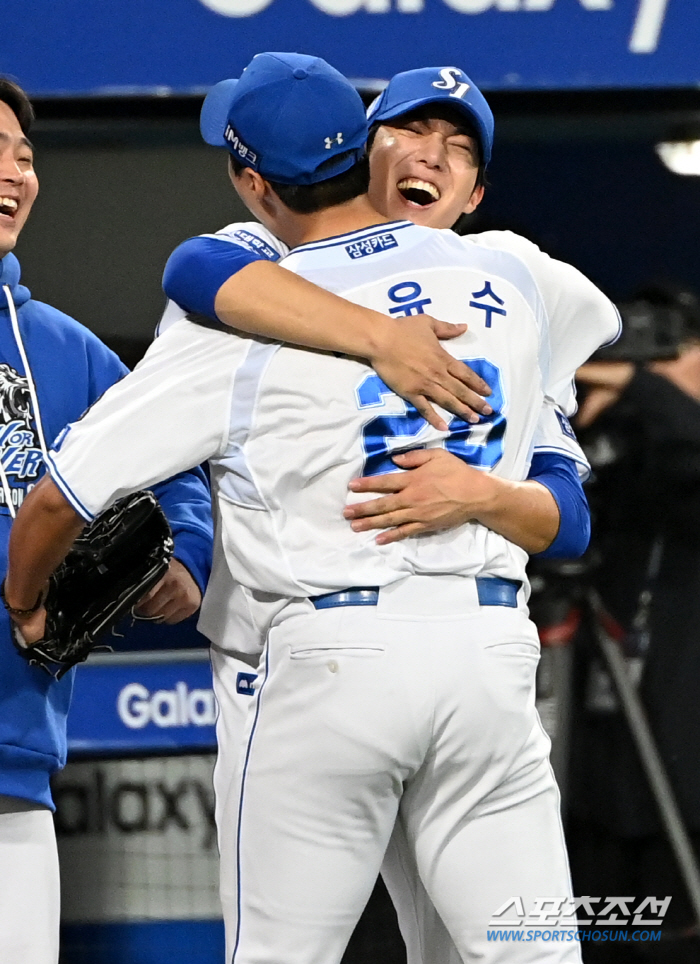 'Courtesy of the head coach to Ace'Won Tae-in, who erased the rain acting variable, allowed one run in 6.2 innings, let's go to KS...The first win of fall baseball is just around the corner 