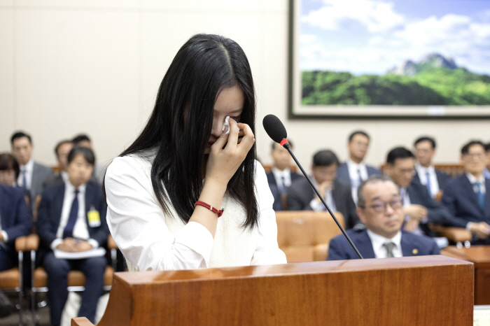 Hani and Bang Si-hyuk shed tears after the public attack. 'We're all human beings' 