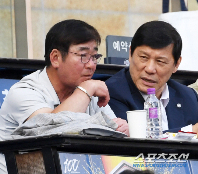 The national team's ace left and right, made by rain cancellation, matchup of fate...Samsung's Ando, LG's Big Smile, and Manager Ryu Joong-il are also paying attention