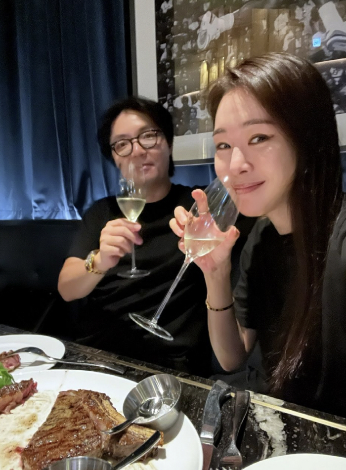 1 million won per night..Mija, ♥ Kim Tae-hyun 'Super luxury 'Birthday party 'For the first time in my life, thank you '