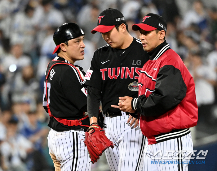 'Failure of the must-win card chosen by Yum Liang → the end of the cliff' The changed starter lost in a row of bad luck. Semi-PO eliminated 'Pronoun' Strikeout with a swing and miss due to chances on the second and third bases 