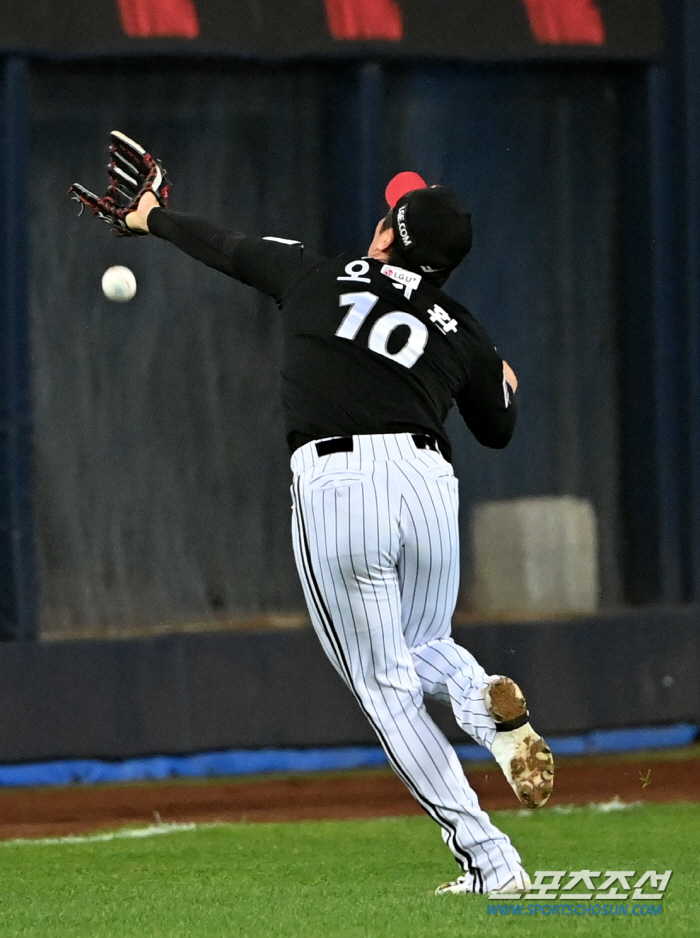 'Failure of the must-win card chosen by Yum Liang → the end of the cliff' The changed starter lost in a row of bad luck. Semi-PO eliminated 'Pronoun' Strikeout with a swing and miss due to chances on the second and third bases 