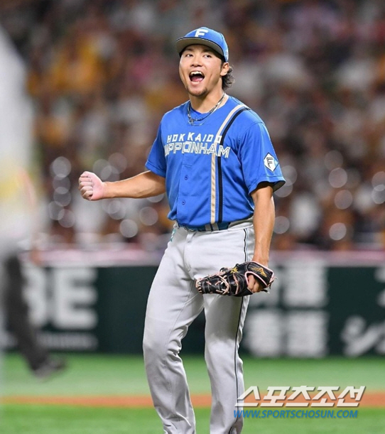 It's a broken nose, but the night before the game, the starting catcher was revealed on social media, and there was a reason for manager Shinjo's fan service, a joint venture with the ace for seven wins this season 