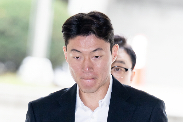 Son Heung-min's national partner → crisis of imprisonment. Hwang Ui-jo's all-time downfall...'All charges of illegal filming' All acknowledged → Four years in prison, career end crisis'Please do leniency'