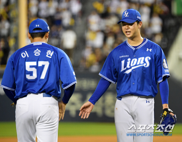 'Although he failed to fill the fourth inning' Hwang Dong-jae took the mound for the first time in fall baseball, 3 scoreless innings amid his surprise crisis management ability