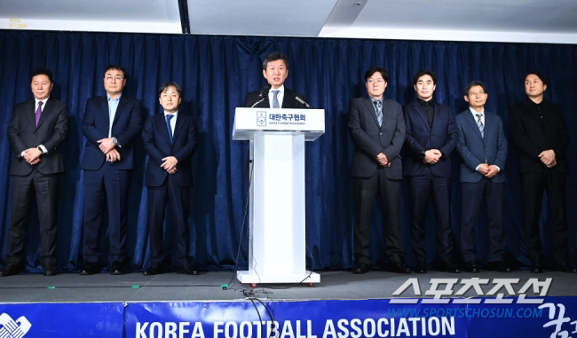 'Failure to appoint Chairman Chung Mong-gyu'Another statement issued by the Korea Football Association's labor union was called upon to resign from Vice Chairman Kim Jeong-bae, a former Vice Minister of Culture, Sports and Tourism.'