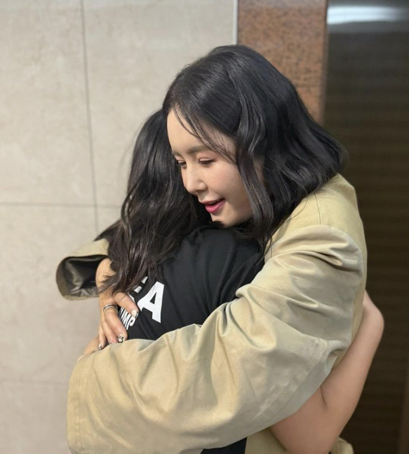 Jang Young-ran is moved by the 'daughter's behavior for mother'...'On the contrary, you come out to greet me and hug me warmly.'