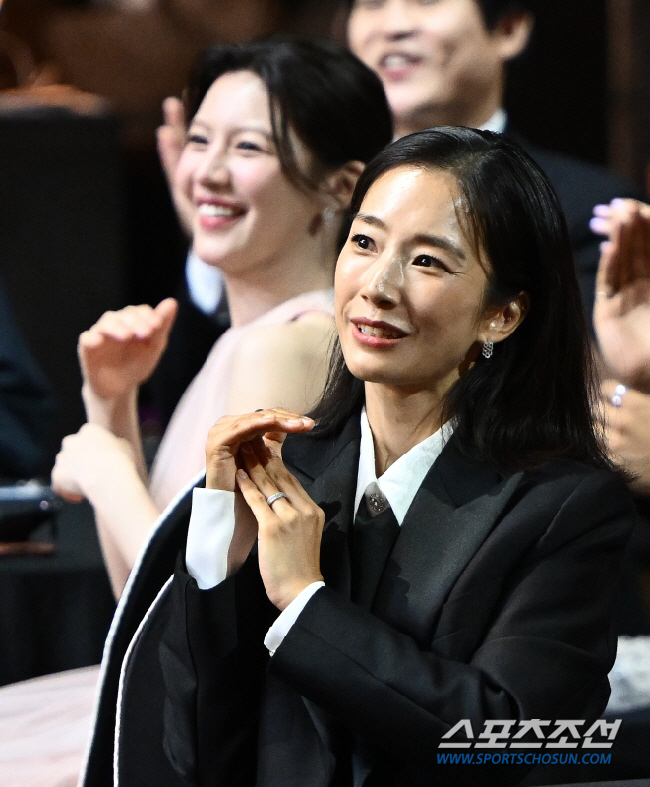 Kwak Sun-young turned out to be a housewife of 10 years of marriage 'I have a husband who is one year younger and a nine-year-old son'('out of the tent 2')