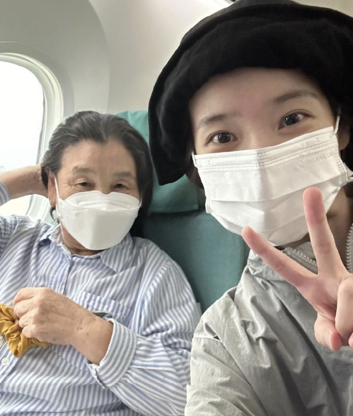 'Lee Jongseok ♥' IU, Young & Rich's granddaughter..First class with my grandmother and travel abroad in luxury