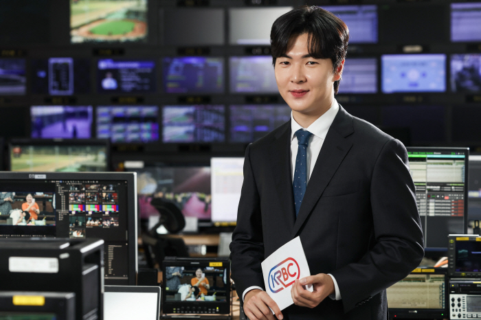  New Voice Calls for a Race, Lee Dong-jin Debuts as a Horse Racing Announcer