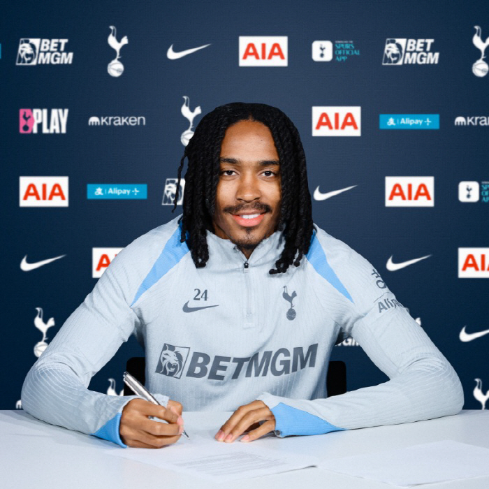 Re-signing the backup of 'Release Candidate' before AceCaptain...This extends to 2028 with Tottenham and Spence