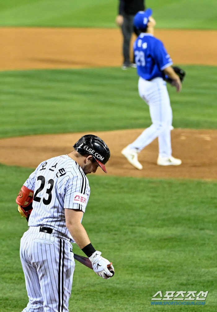 Strikeout on the first and second bases → Grounder to shortstop on the full base → Fly to the right field on the first and second bases. Kim Yun-soo and Austin met again. Kim Yunsoo won again