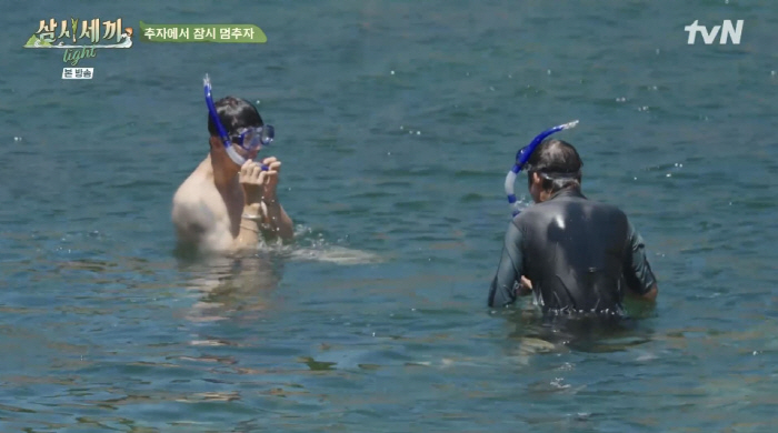 Cha Seung-won shows off his abs after taking off his top...the god of self-care ('Three Meals a Day')