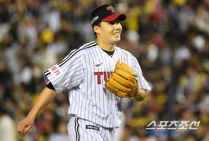 'I hated losing like this' LG revived with good pitching in autumn Chan-gyu...The pitching coach on the mound also gave a thumbs up