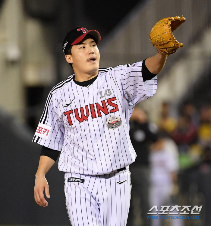 'I hated losing like this' LG revived with good pitching in autumn Chan-gyu...The pitching coach on the mound also gave a thumbs up