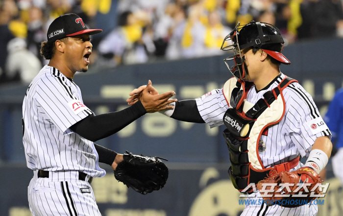 'It's up to the sky' Whether L Dongwon will take the mound in the fourth round of PO...A ground with thick rain