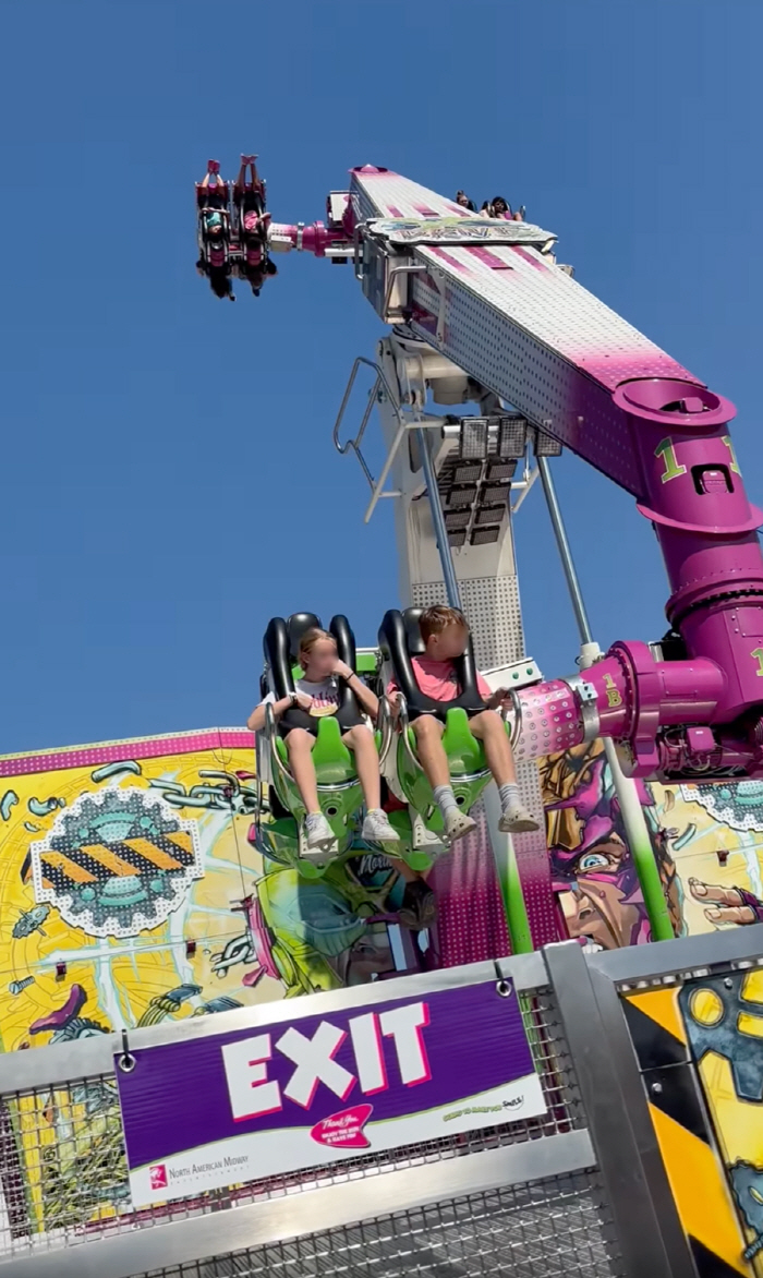 Rotary ride failure, kids hanging upside down for 15 minutes