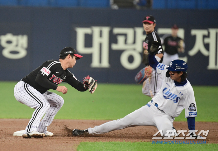 'Walking Painlessly' Koo Ja-wook Appears at Narita Airport, Time Made by Rain..Game 4, will a miracle happen