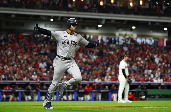 'Almost sunk again' Yankees, 62 → 66 → 86 9th inning, 3 wins and 1 loss...NYY 8-6 CLE