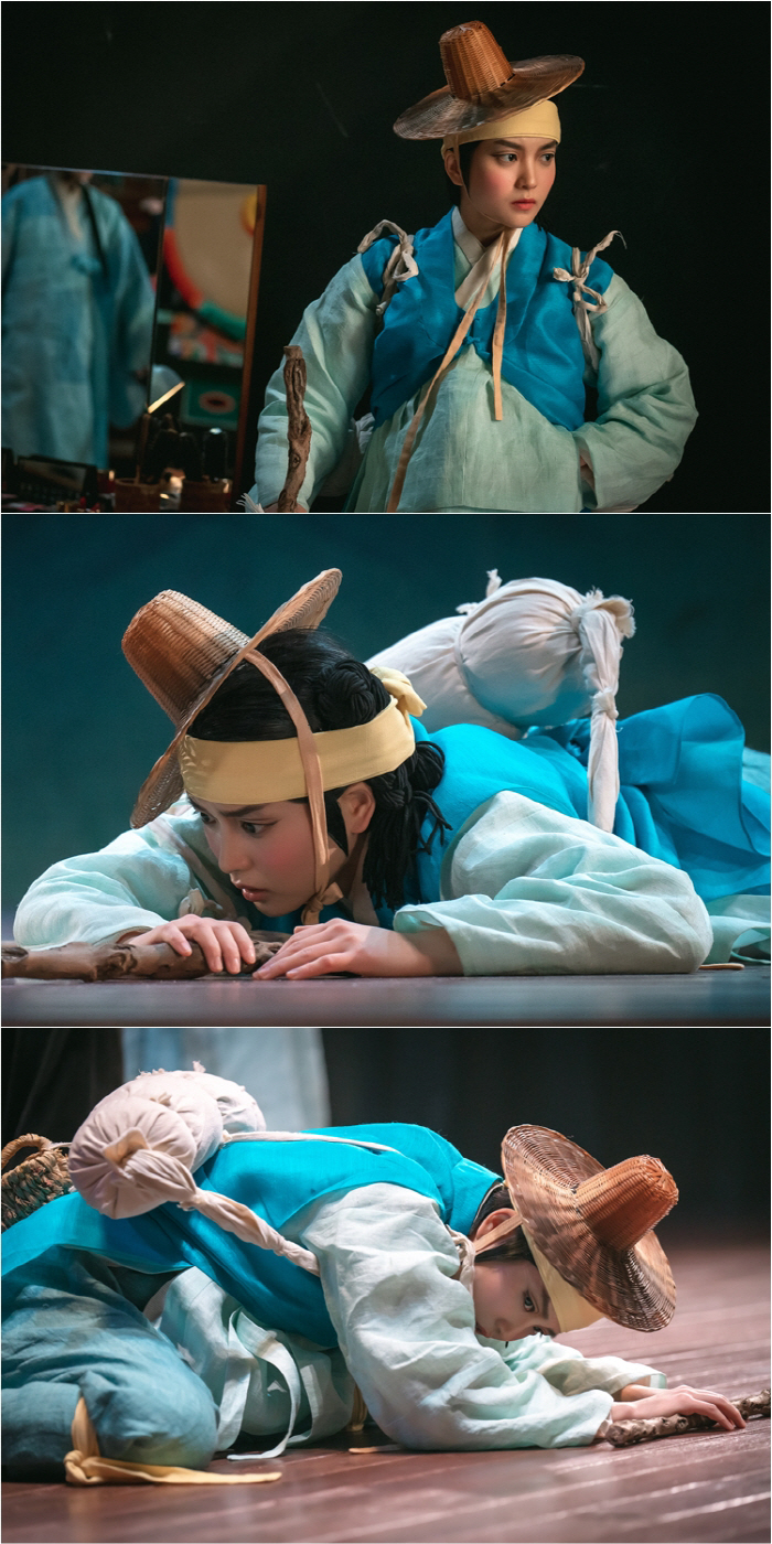 Kim Tae-ri, you're crawling on the floor..The battle of the 'Yoon-nyeon' will be held in the 'Yoon-nyeon-jeon'