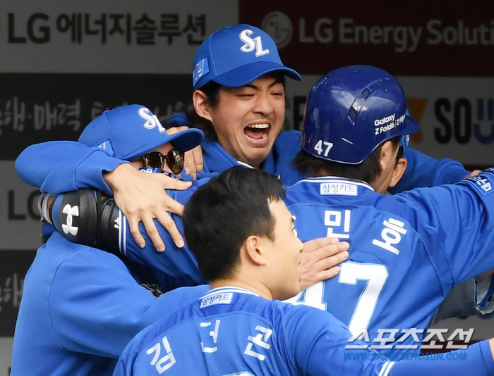 'Koo Ja-wook cried at Kang Minho's home run' The lion and tiger have a KS summit match for the first time in 31 years. Samsung won 3-1 with a 1-0 victory. KS Game 1 in Gwangju on the 21st 