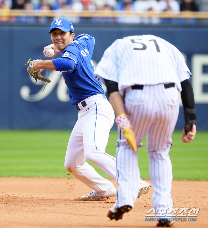 'Koo Ja-wook cried at Kang Minho's home run' The lion and tiger have a KS summit match for the first time in 31 years. Samsung won 3-1 with a 1-0 victory. KS Game 1 in Gwangju on the 21st 