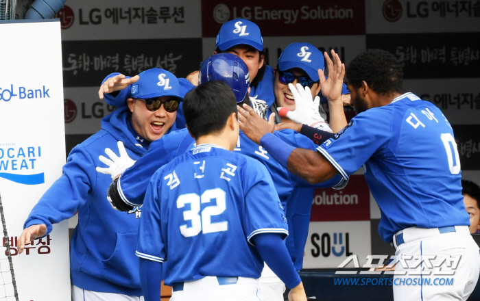 'Koo Ja-wook cried at Kang Minho's home run' The lion and tiger have a KS summit match for the first time in 31 years. Samsung won 3-1 with a 1-0 victory. KS Game 1 in Gwangju on the 21st 