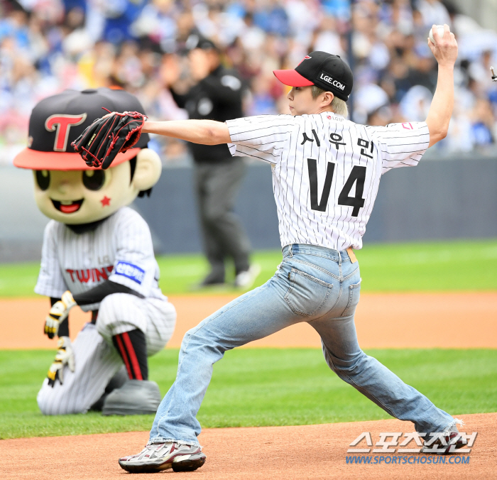  EXO Xiumin 'Autumn Baseball Victory Fairy'