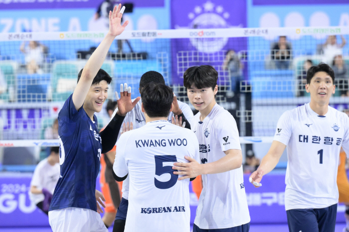 'Young blood cards worked&blocking 16 points'Defending Champion Strong' Korean Air wins its first opening game by catching OK Savings Bank 