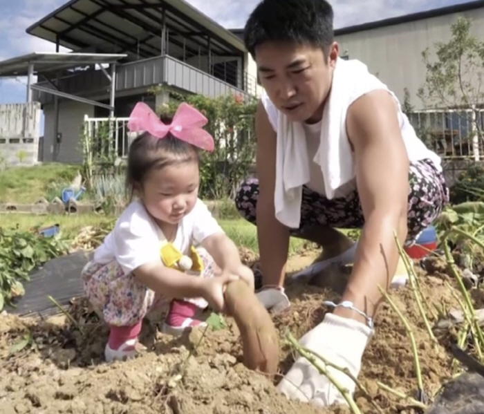 Jang Dong-min's daughter is a real genius..Show off fluent English skills at 27 months old ('Sudol')