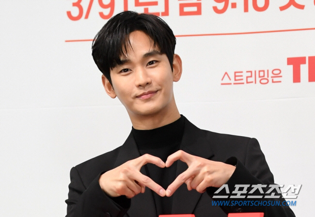 Kim Soo Hyun sang IU's song 'Best Friend' and why?