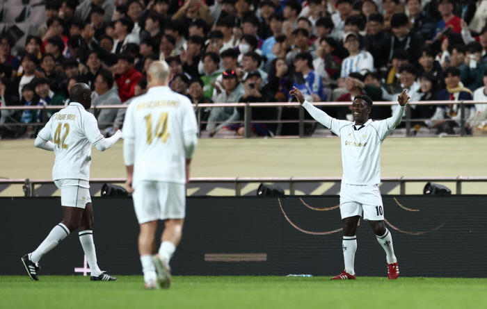 Legendary embroidered spears and shield fights, shield wins...'Seydorf 1 Goal-3 Help' FC Shield''Park Ji-sung's comeback goal'4-1 win over FC Spear'