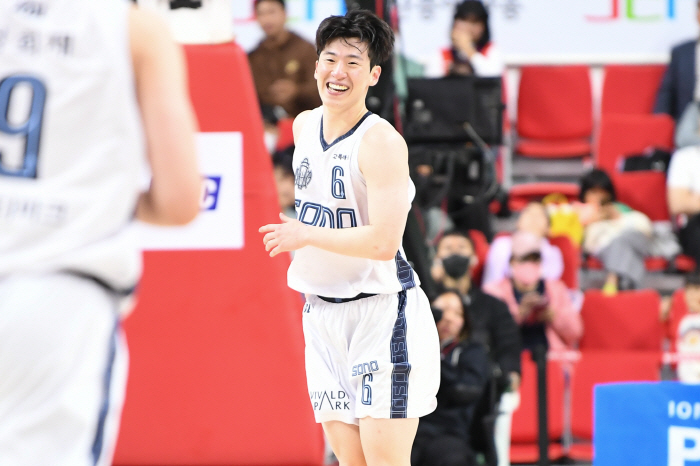  Adoration! Lee Jung-hyun, the absolute ace of Sono, scored 43 points. Sono 10082 Hyundai Mobis vanquished. Lee Jung-hyun Gravity destroys Hyundai Mobis' defense perfectly