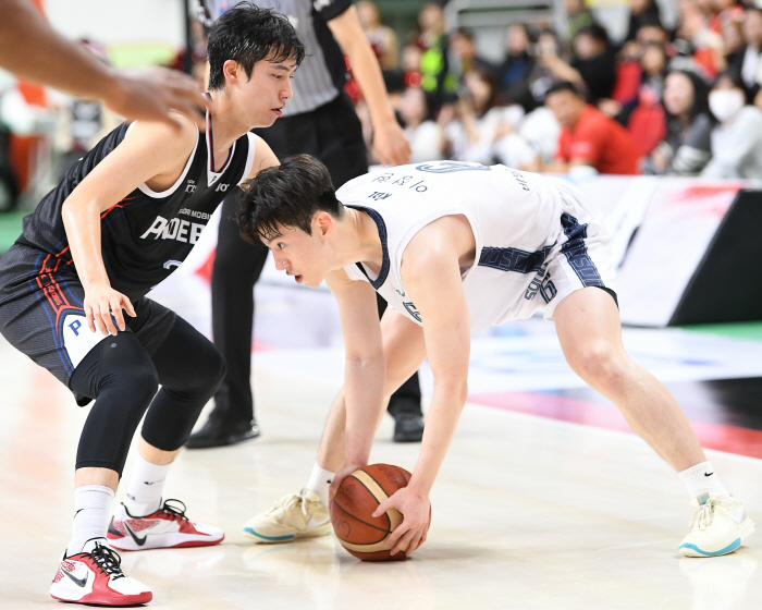  Adoration! Lee Jung-hyun, the absolute ace of Sono, scored 43 points. Sono 10082 Hyundai Mobis vanquished. Lee Jung-hyun Gravity destroys Hyundai Mobis' defense perfectly