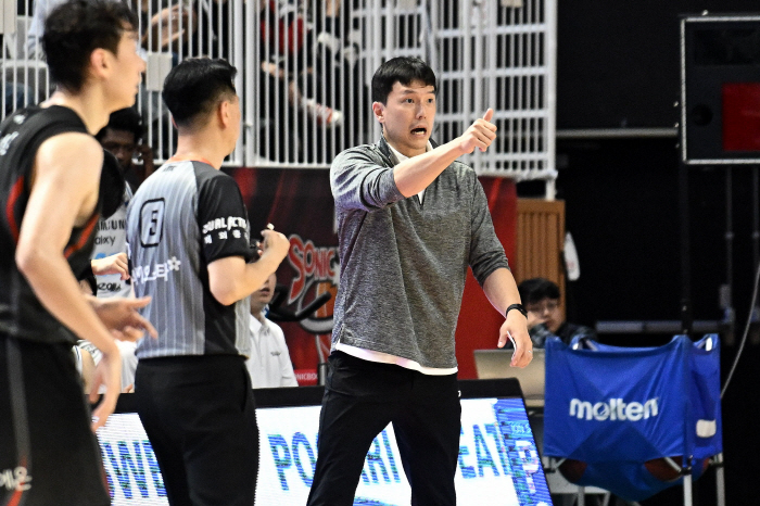  Coach Kim Hyo-beom for the second consecutive game 'Who should blame, the difference between having and not having a player like Heo Hoon'