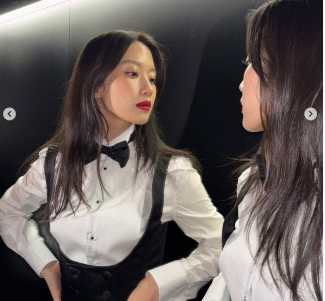  Isn't it a red carpet? Red Lip on Leopard 'Fitted' Moon Ga-young Perfectly digests restrained sexy beauty