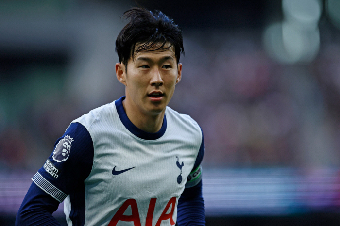 Son Heung-min's sad confession watching 'Retirement'...'Now 32 years old, he plays like the last in his career in every game'→'There's joy, but there's also a lot of pressure'