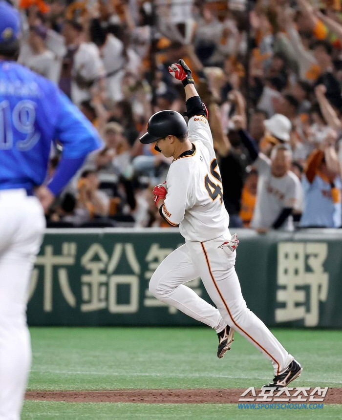 His first professional home run in 4 years at 0→CS, a 22-year-old backup who saved the cliff edge Yomiuri, and three consecutive hits after 11 hits (Min Chang-ki's Japanese baseball)