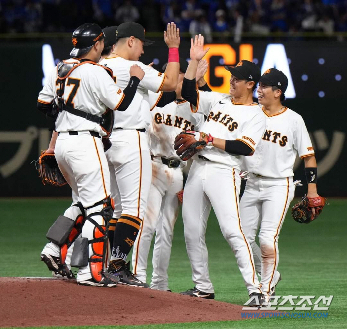 His first professional home run in 4 years at 0→CS, a 22-year-old backup who saved the cliff edge Yomiuri, and three consecutive hits after 11 hits (Min Chang-ki's Japanese baseball)