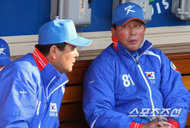 'I didn't know I was grateful when I was shining' Former KIA manager Kim Sung-han published an autobiography looking back on his 50-year baseball career, and a commemorative event for the publication of Gwangju Book on November 1st