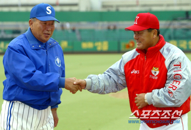 'I didn't know I was grateful when I was shining' Former KIA manager Kim Sung-han published an autobiography looking back on his 50-year baseball career, and a commemorative event for the publication of Gwangju Book on November 1st