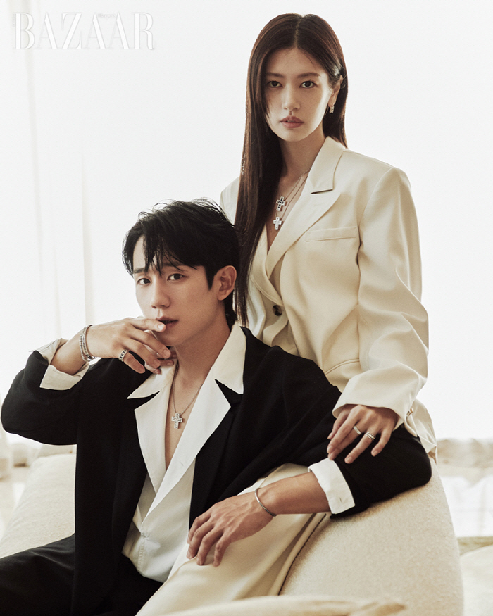 Jung So-min brags about the couple's ring with Jung Hae-in 'Sweet brother, get a hat as well' 'Harper's bazaar' 