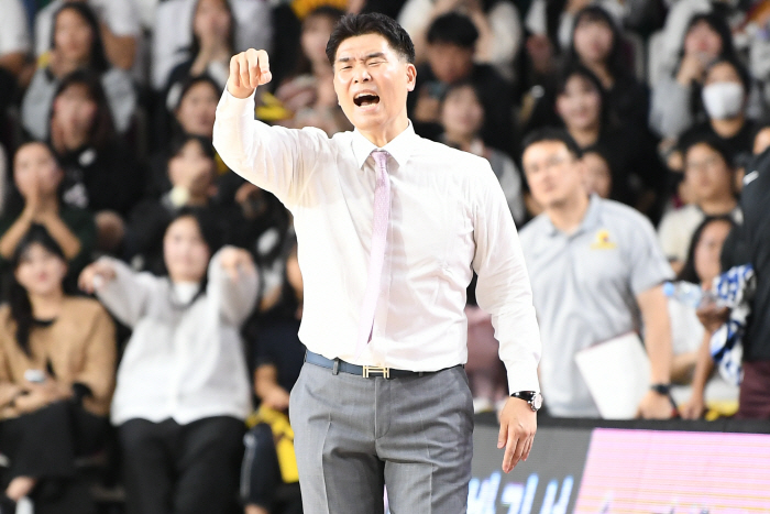  LG manager Cho Sang-hyun, 'Players go back and forth between heaven and hell.'