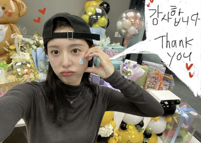 Kim Jiwon's all-time birthday present 'Full of happiness, thank you.'