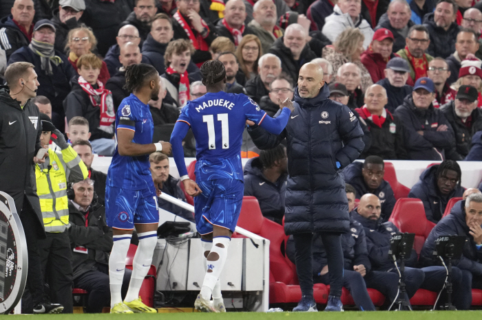 'MAN CITY, get out of the way now!' Invincible Liverpool 7 consecutive wins, no.1 EPL...Chelsea overpowered 2-1 'Sala, 1 goal, 1 assistance'