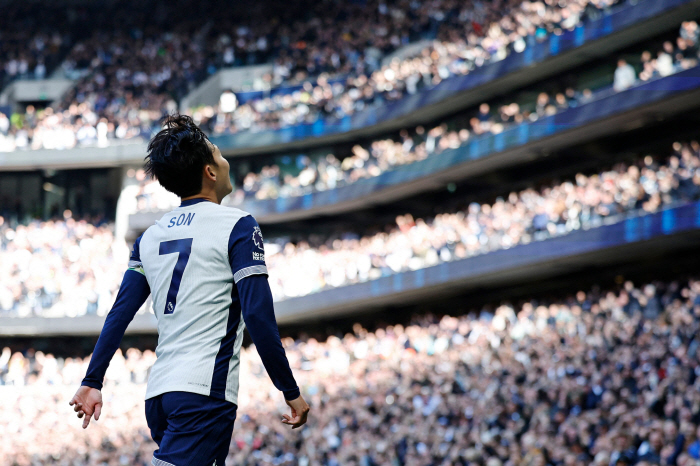 'Master Postecoglou Who Doubts'' Son Heung-min scored his third goal and saved the 'Tottenham season''Bold Replacement'