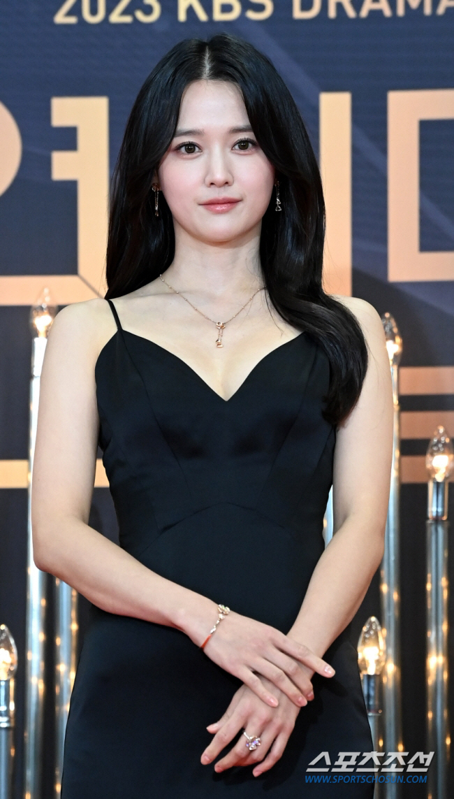 Nam Bo-ra was surprised by the size of a diamond with a businessman o ...