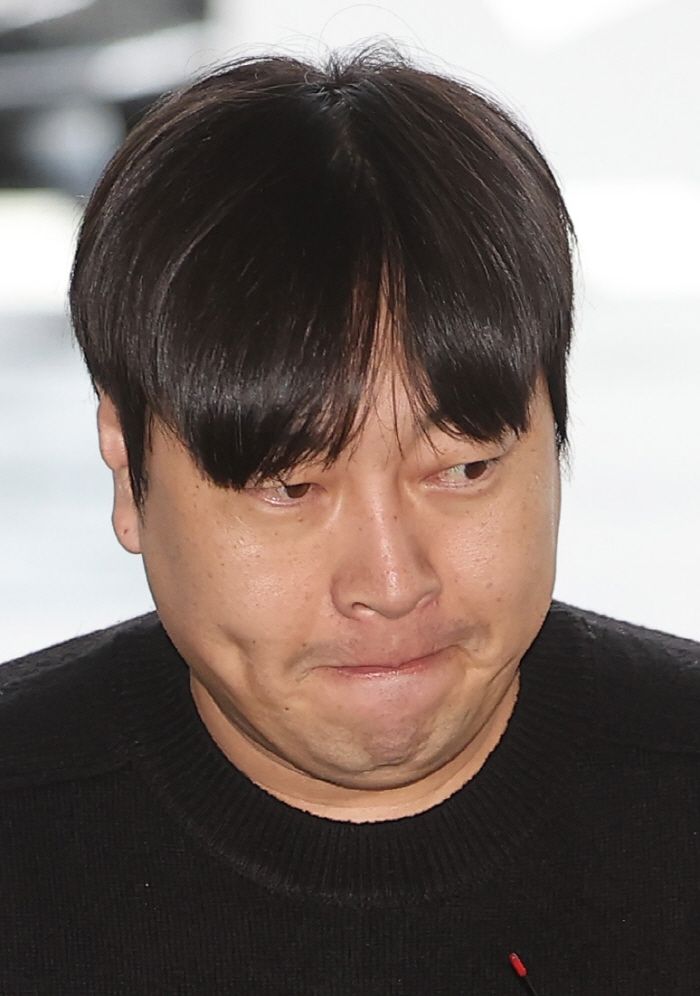  'Accused of 'conventional gambling and fraud charges' Lee Jin-ho, police appearance'We will faithfully receive the investigation.'  