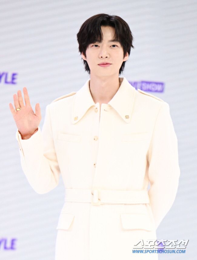 Actor Ahn Jae-hyun Shares How He Deals with Melancholy